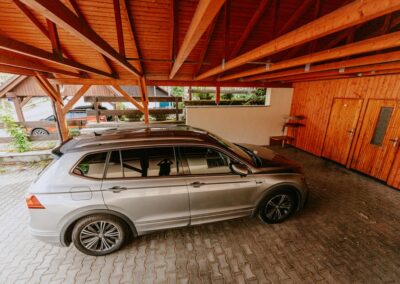 Exteriér Apartmáru TŘI - stání pro auta